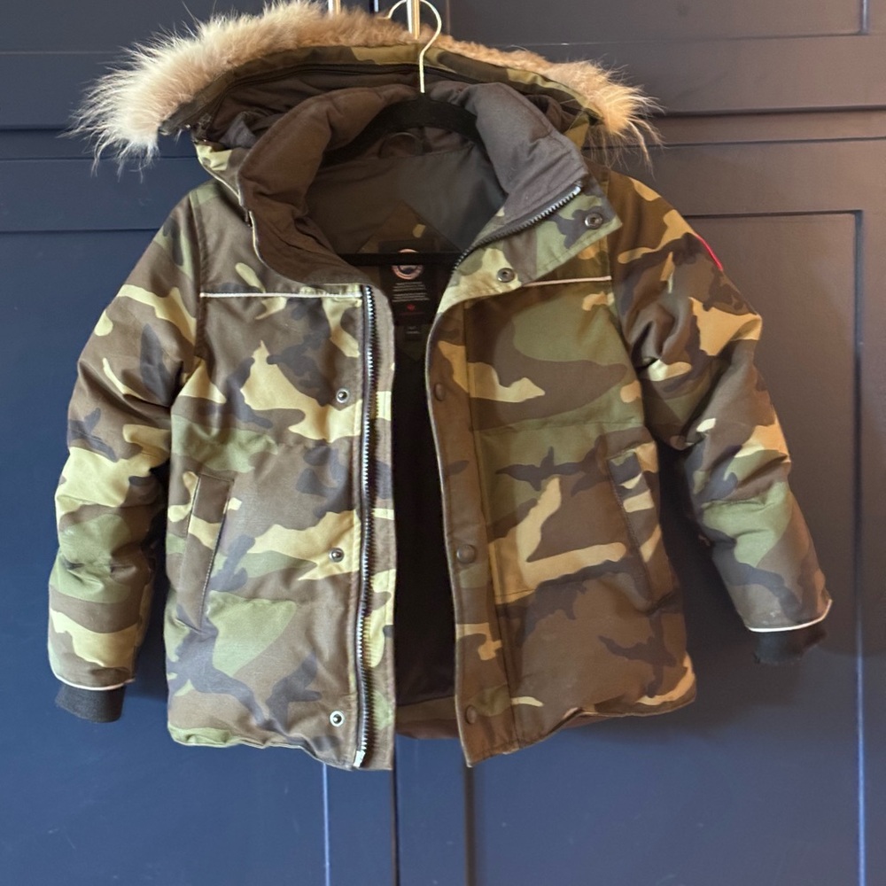 Authentic Canada Goose kids coat EXCELLENT condition!